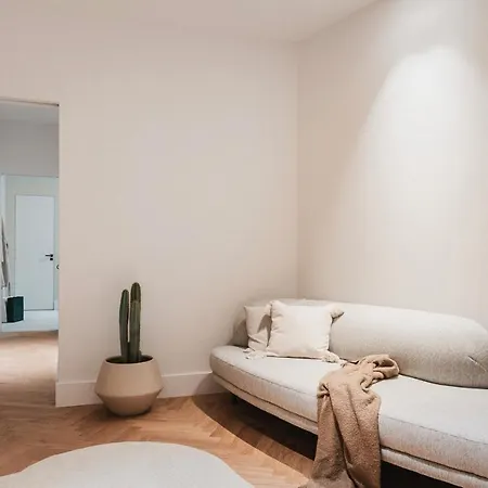 Pure Luxe Center *