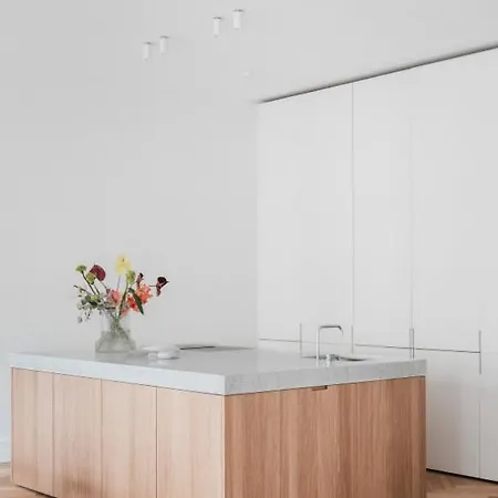 Pure Luxe Center *